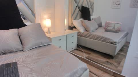 Raquel Moore  online show from 09.14.25