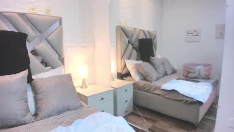 Raquel Moore  online show from 09.17.25