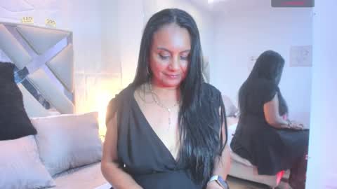 Raquel Moore  online show from 09.23.25