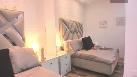 Raquel Moore  online show from 10.03.25