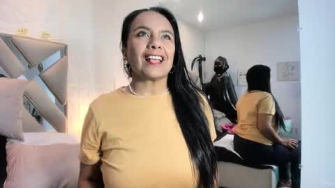 Raquel Moore  online show from 11.07.25