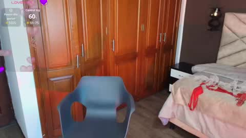 Raquel online show from 02.14.25