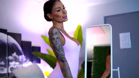 Raquelle online show from 10.26.25