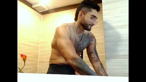 Snapshot of rauldickins chatting on 05.19.26 rauldickins online show from 05.19.26