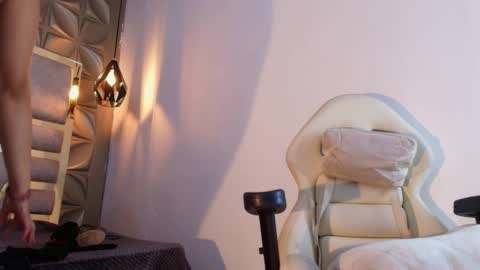 Snapshot of rave_paradise chatting on 09.26.25   online show from 09.26.25