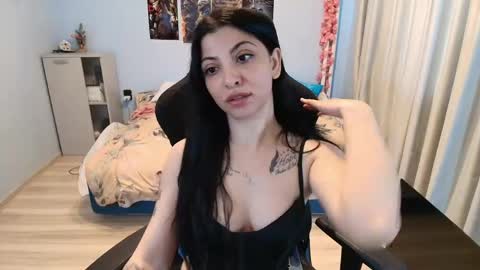 Snapshot of raven_haired_goddess chatting on 04.21.26 raven_haired_goddess online show from 04.21.26