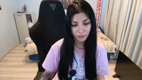 Snapshot of raven_haired_goddess chatting on 04.27.26 raven_haired_goddess online show from 04.27.26