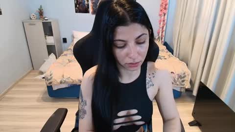 Snapshot of raven_haired_goddess chatting on 05.05.26 raven_haired_goddess online show from 05.05.26