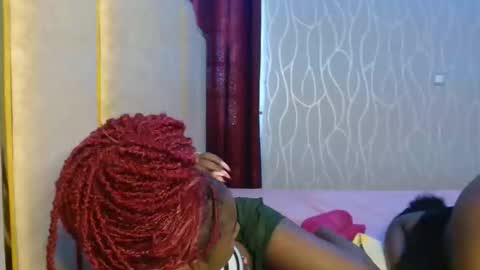 Snapshot of raven_luxe chatting on 05.14.26 Raven online show from 05.14.26