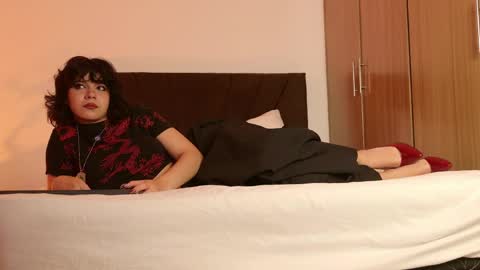 Snapshot of raven_oa chatting on 05.25.26 online show from 05.25.26