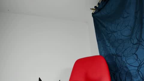 Snapshot of raven_rouge chatting on 12.04.24 gata online show from 12.04.24