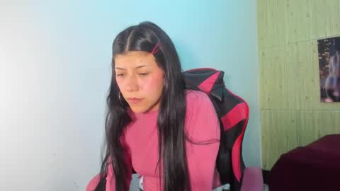 Snapshot of raven_rouge chatting on 10.02.25 gata online show from 10.02.25