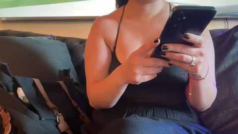 Snapshot of ravenelizabeth1 chatting on 04.30.26 Raven online show from 04.30.26
