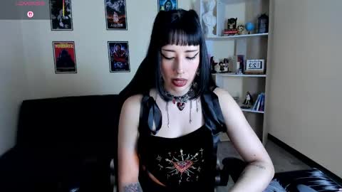 ravenelle_ online show from 04.28.26