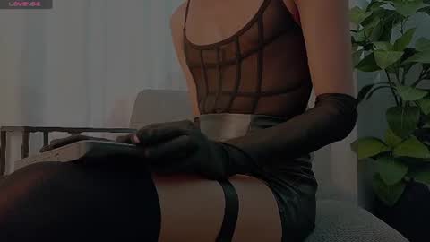 Snapshot of ravensinclair chatting on 07.16.26 Raven Sinclair online show from 07.16.26