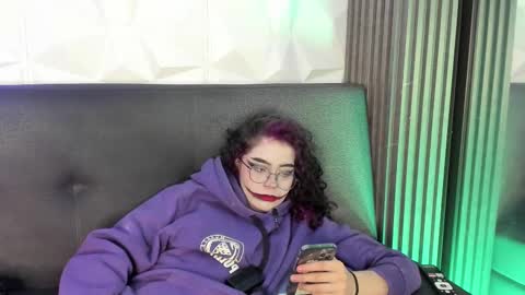 Snapshot of ravensinferno chatting on 10.31.25 ravensinferno online show from 10.31.25