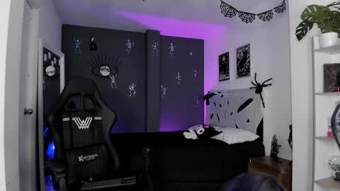 Raven Witch online show from 11.18.25