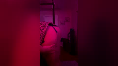 RoxanneRowdy online show from 03.18.26