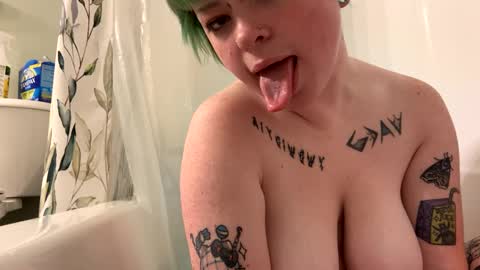 Snapshot of ravyn_xoxo chatting on 01.21.25 Ravynn 3 online show from 01.21.25