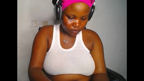 Snapshot of raw_queen chatting on 10.23.25 Annie online show from 10.23.25
