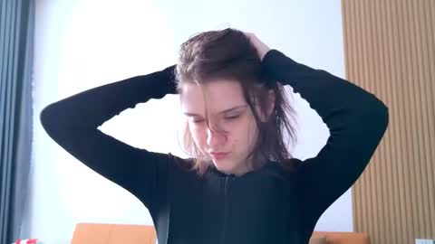 Snapshot of ray_lol chatting on 11.28.25 Ray-Ray online show from 11.28.25