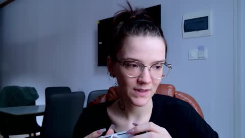 Snapshot of ray_lol chatting on 12.14.25 Ray-Ray online show from 12.14.25