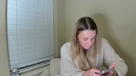 RayBabe online show from 12.17.25