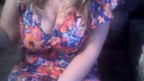 Snapshot of rayday_ chatting on 10.14.25 rayday_ online show from 10.14.25