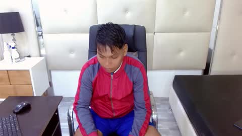 Snapshot of raystewart_ chatting on 10.17.25 raystewart online show from 10.17.25