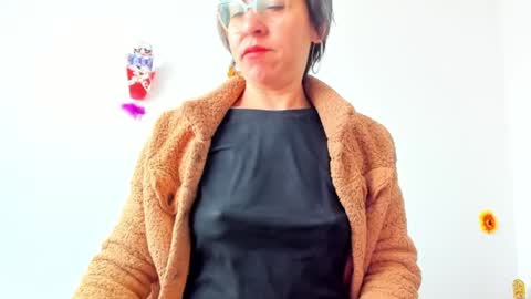 Snapshot of rebbeca09 chatting on 01.05.25 Rebbeca online show from 01.05.25