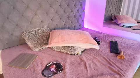 I invite you to my birthday on November 3th  online show from 01.04.25