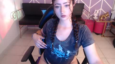 Snapshot of rebeca_dreams chatting on 06.19.26 Rebeca dreams online show from 06.19.26