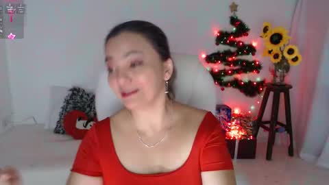 Snapshot of rebeca_milf chatting on 12.20.25 REBECA online show from 12.20.25