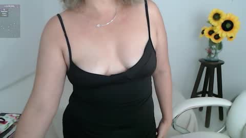 Snapshot of rebeca_milf chatting on 01.07.26 REBECA online show from 01.07.26