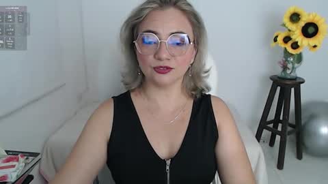 Snapshot of rebeca_milf chatting on 01.08.26 REBECA online show from 01.08.26