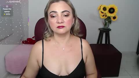 Snapshot of rebeca_milf chatting on 02.24.26 REBECA online show from 02.24.26