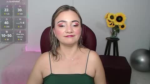 Snapshot of rebeca_milf chatting on 02.25.26 REBECA online show from 02.25.26