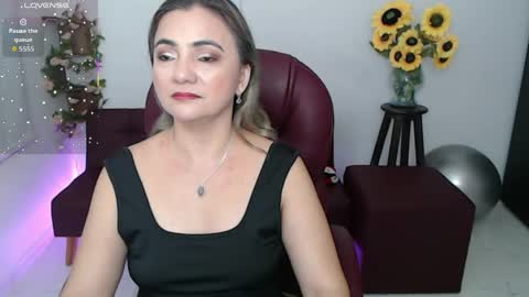 Snapshot of rebeca_milf chatting on 04.19.26 REBECA online show from 04.19.26