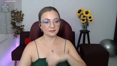 Snapshot of rebeca_milf chatting on 05.11.26 REBECA online show from 05.11.26