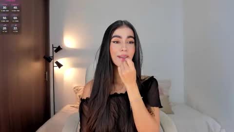 Snapshot of rebeccabaxter chatting on 11.29.25 Rebecca online show from 11.29.25