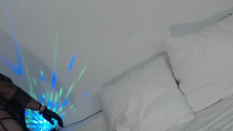 Rebeccalachaude online show from 11.11.25