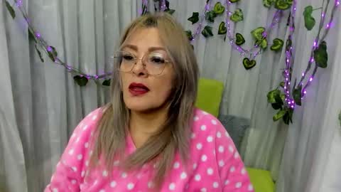 Snapshot of rebeccamayer031 chatting on 10.14.25 Rebecca online show from 10.14.25