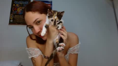 Snapshot of red_chanty chatting on 09.22.25 Lorena online show from 09.22.25