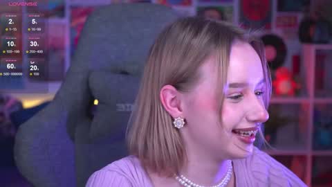 Snapshot of red_queeen chatting on 12.18.24 QUEEN OF EVIL online show from 12.18.24