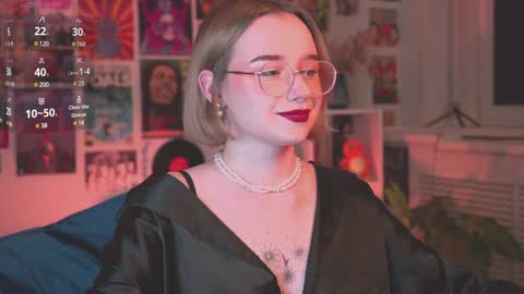 Snapshot of red_queeen chatting on 01.19.25 QUEEN OF EVIL online show from 01.19.25