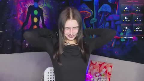 Mia online show from 10.31.25