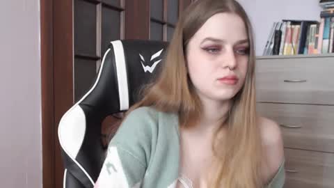 Lily online show from 03.05.25