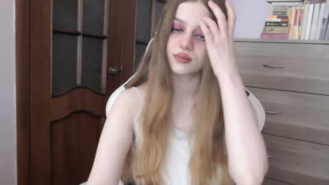 Lily online show from 09.26.25