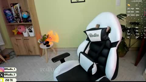 Lu Independiet model online show from 02.14.25