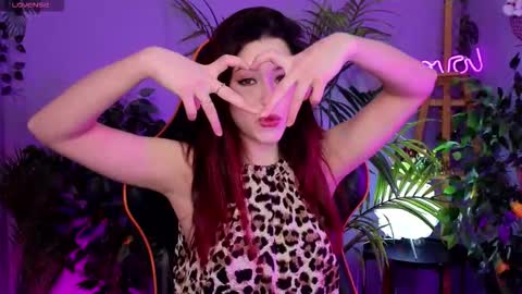 Snapshot of redmidnight_ chatting on 11.26.25 Kiara online show from 11.26.25